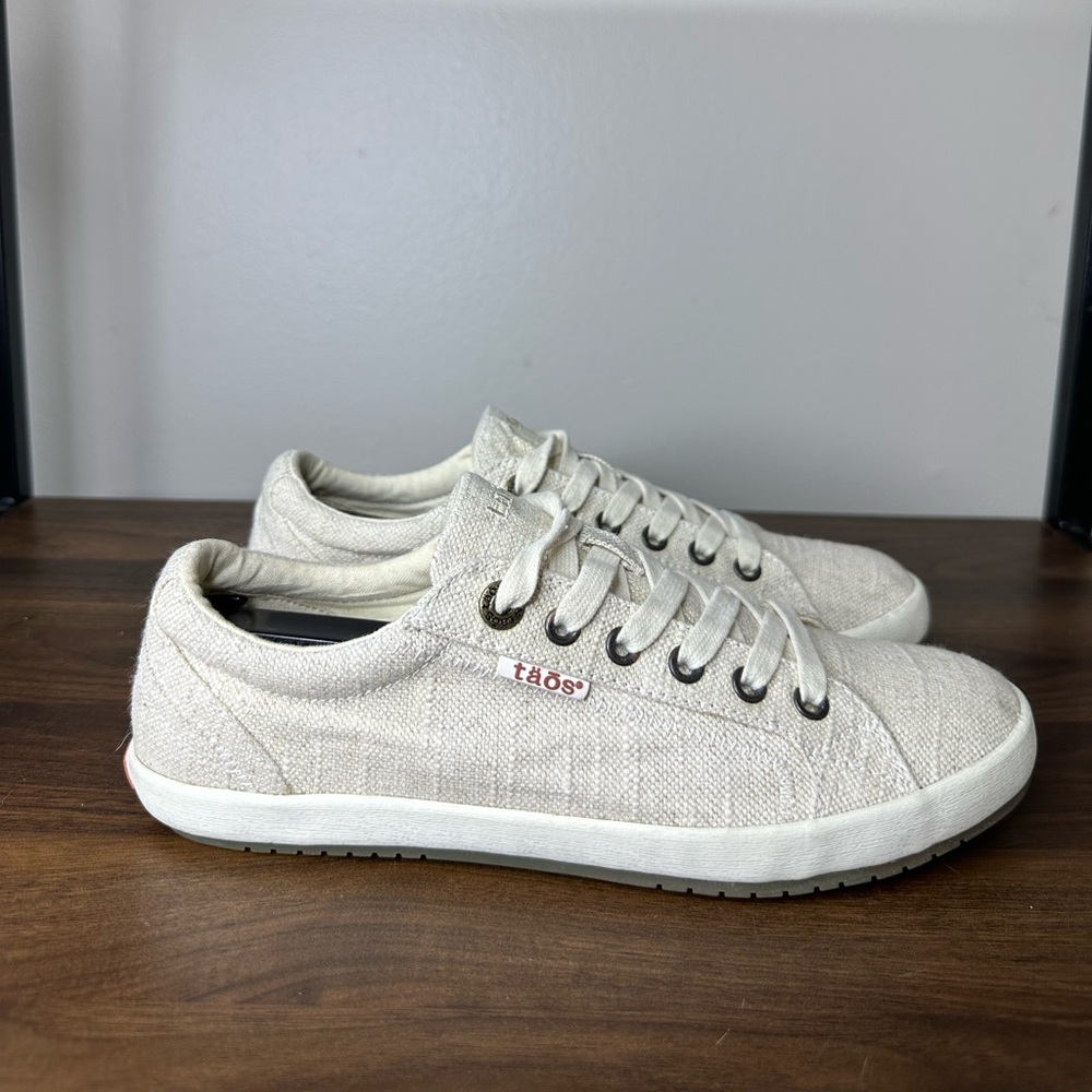 Taos Star Cream Lace Up Sneakers Sz 8